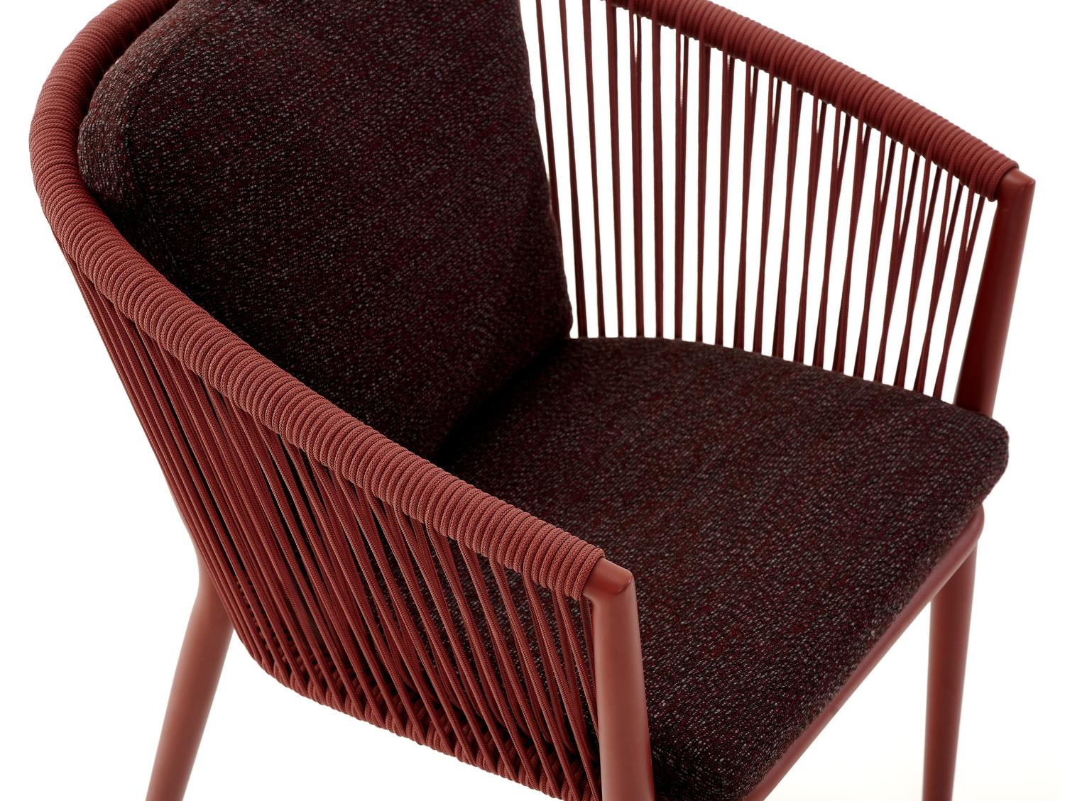 Orso tuinstoel in ruby aluminium en verticaal geweven ronde rope met All Weather Sunbrella Tundra Red kussen
