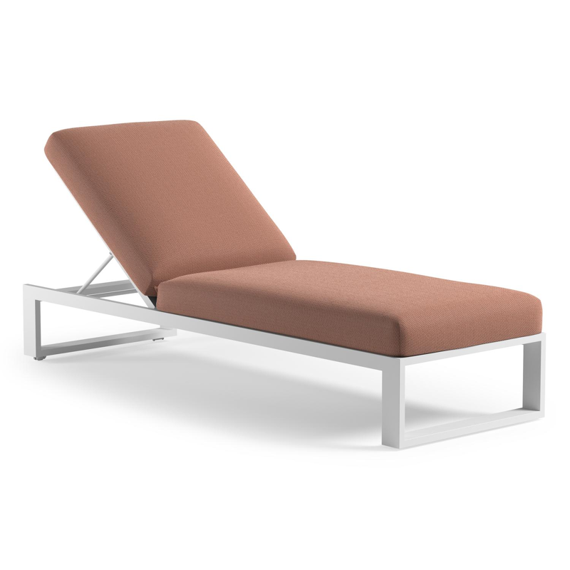 Verato verstelbaar ligbed in wit aluminium met lopi fawn all weather Sunbrella® luxe kussen