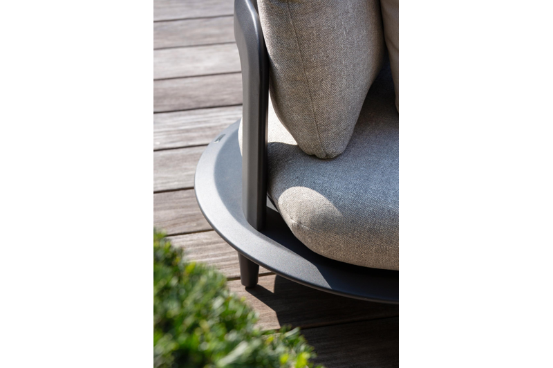 Fauteuil de jardin Bomero en aluminium noir et coussins en all weather sunbrella® luxe chartres sooty