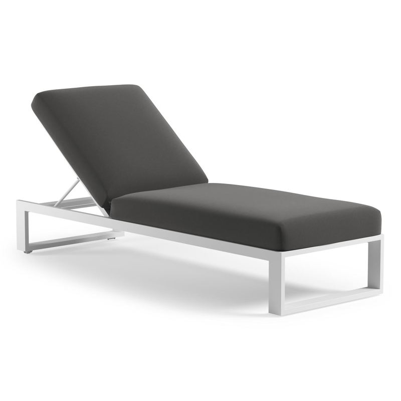 Verato verstelbaar ligbed in wit aluminium met natte charcoal chine all weather sunbrella® luxe kussens
