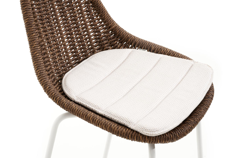 Pagino barstoel in wit aluminium en bruin ronde wicker met kussen in lopi marble all weather sunbrella® luxe