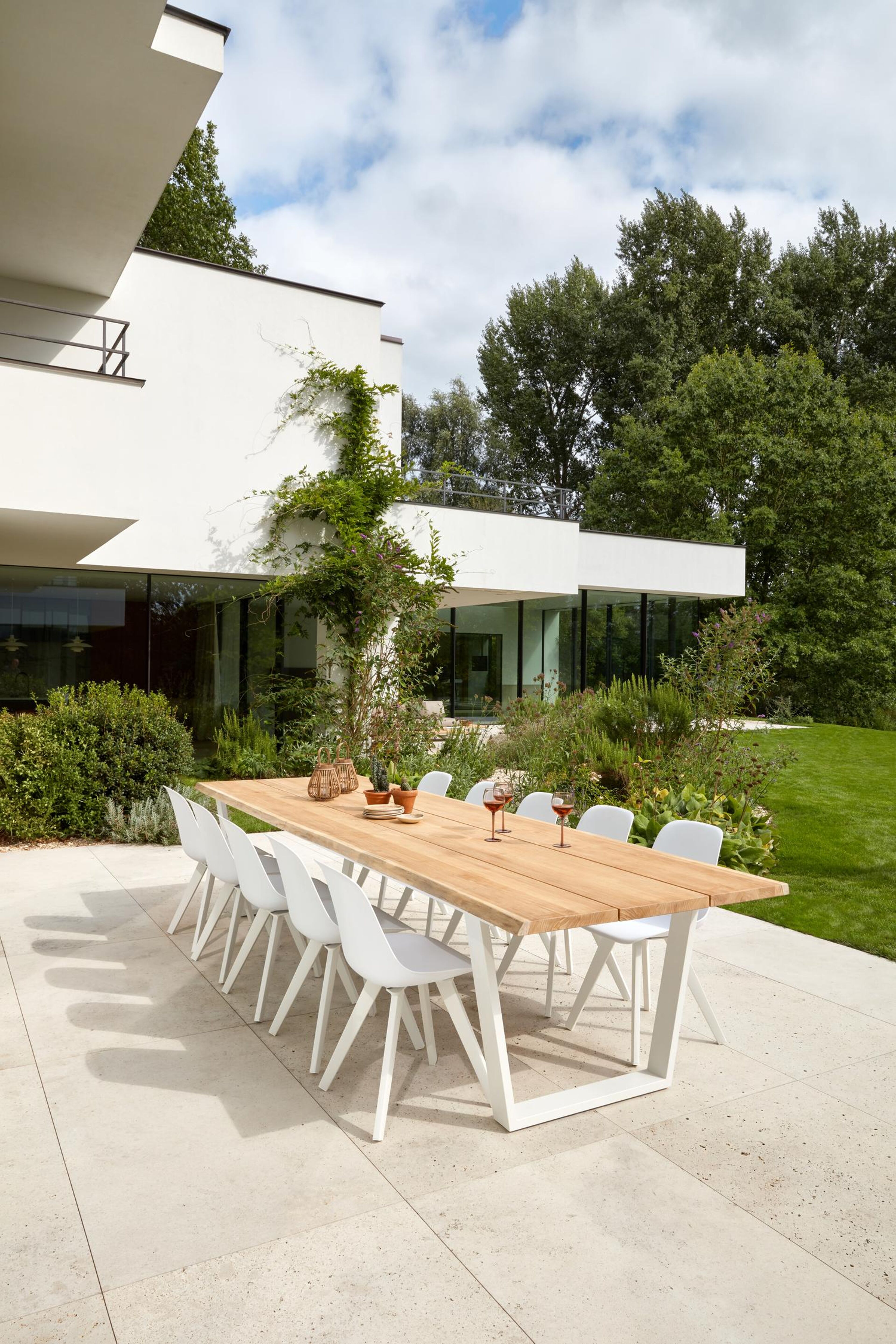 Viresa-Nano tuinstoel in wit aluminium en wit kunststof