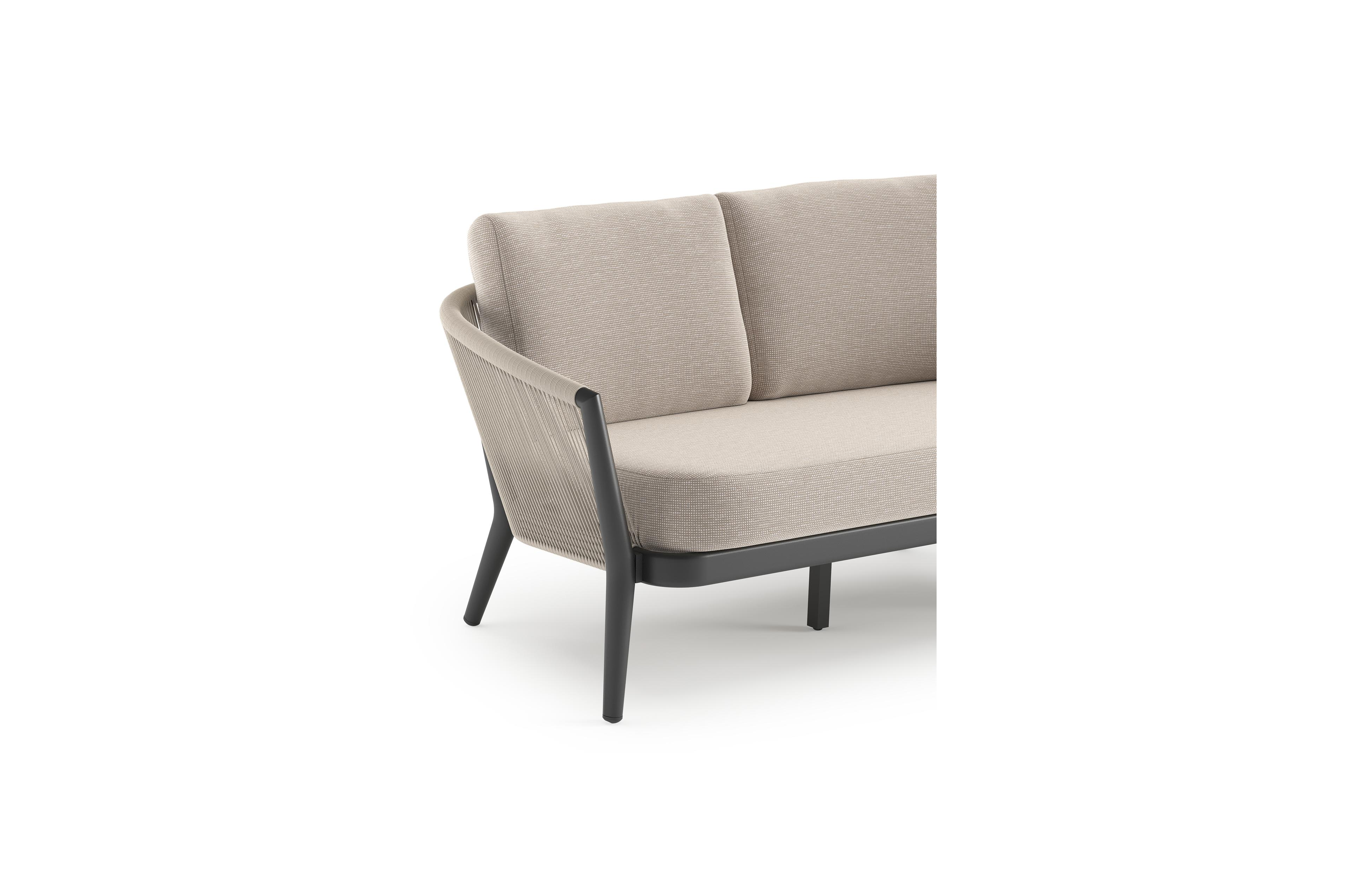 Orso loungebank in zwart aluminium en beige verticaal geweven ronde rope met Slow Farafra all weather sunbrella® luxe kussen