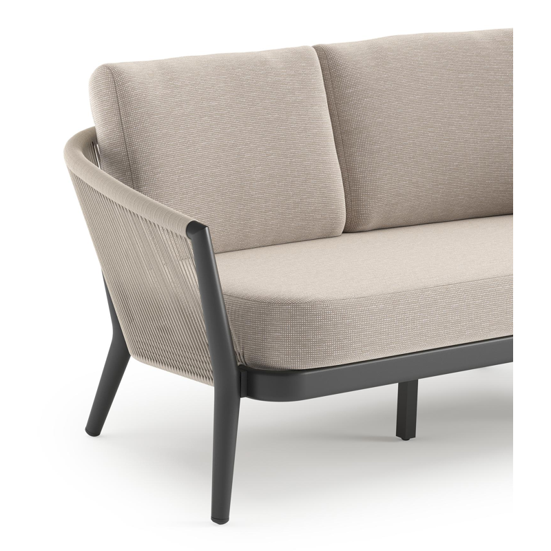 Orso loungebank in zwart aluminium en beige verticaal geweven ronde rope met Slow Farafra all weather sunbrella® luxe kussen