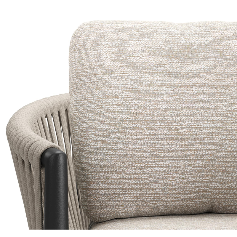 Organo tuinstoel in zwart aluminium en beige verticaal geweven luxe vlakke rope met zitkussen in All Weather Sunbrella® Luxe Tundra Sand