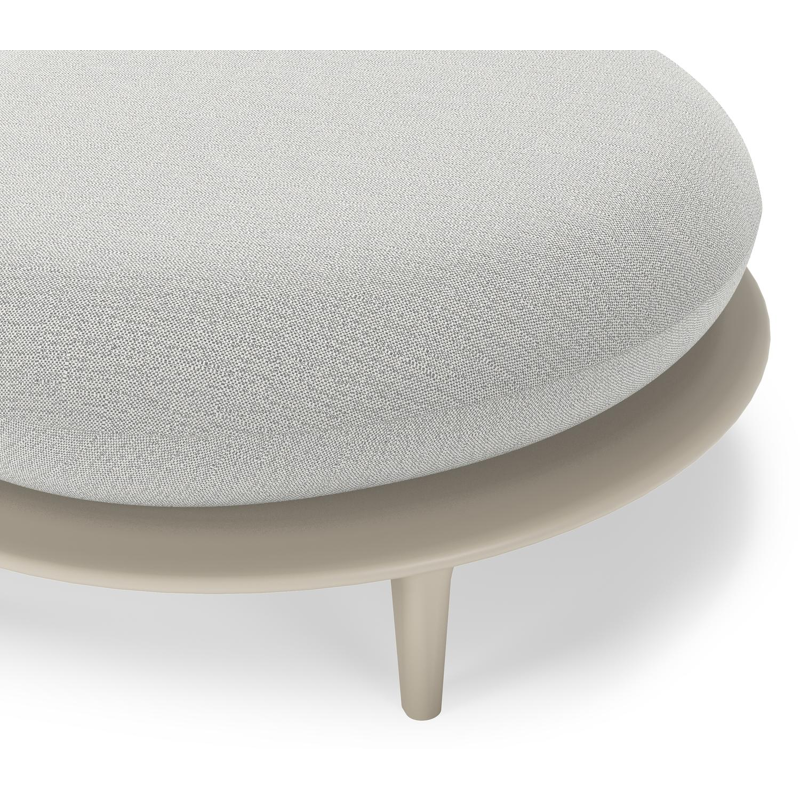 Bomero poef in beige aluminium met savane nimbus all weather sunbrella® luxe kussen