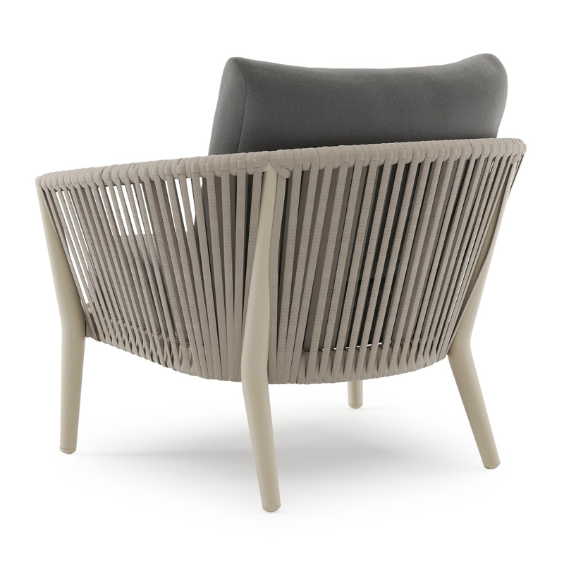 Orso loungestoel 1-zit in beige aluminium en beige verticaal geweven ronde rope met natte charcoal chine all weather sunbrella® luxe kussen