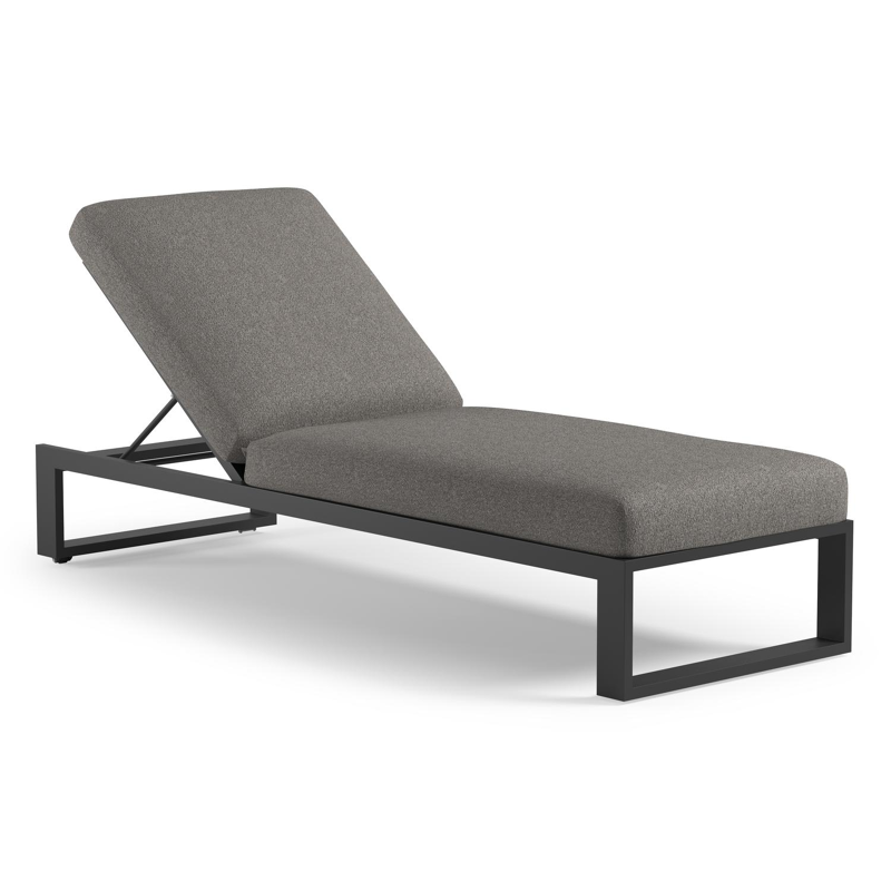 Verato verstelbaar ligbed in zwart aluminium met tundra charcoal all weather Sunbrella® luxe kussen