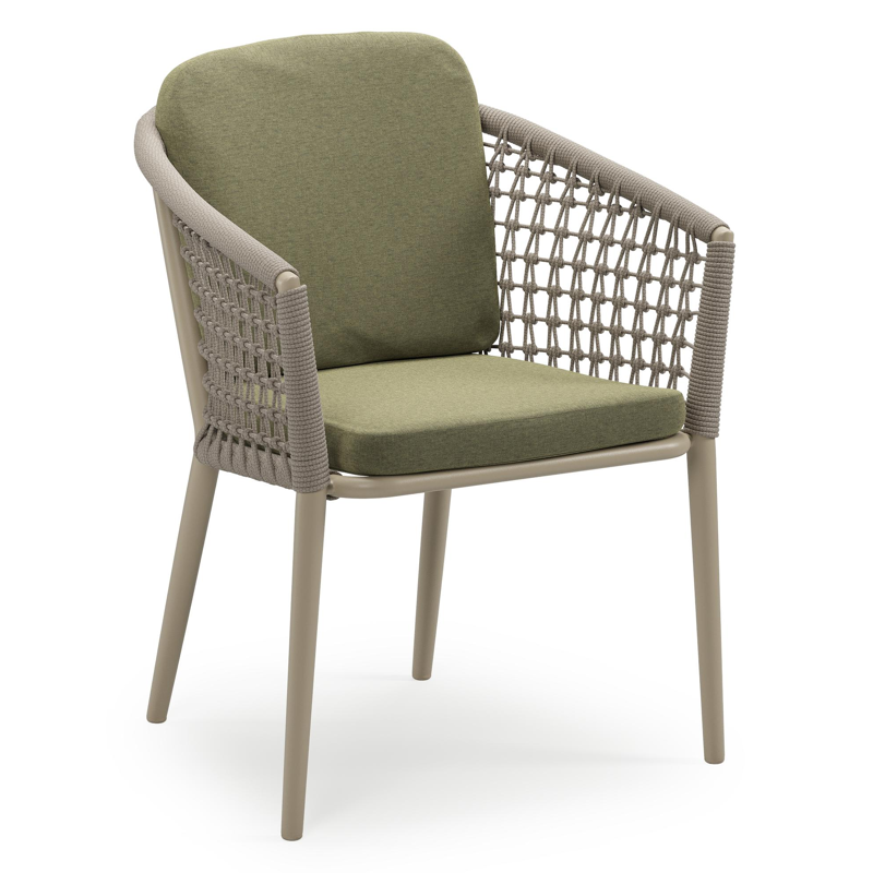 Orso stapelbare tuinstoel in beige aluminium en beige visnet geweven ronde rope met stoelkussen in All Weather Sunbrella® Luxe Heritage Leaf