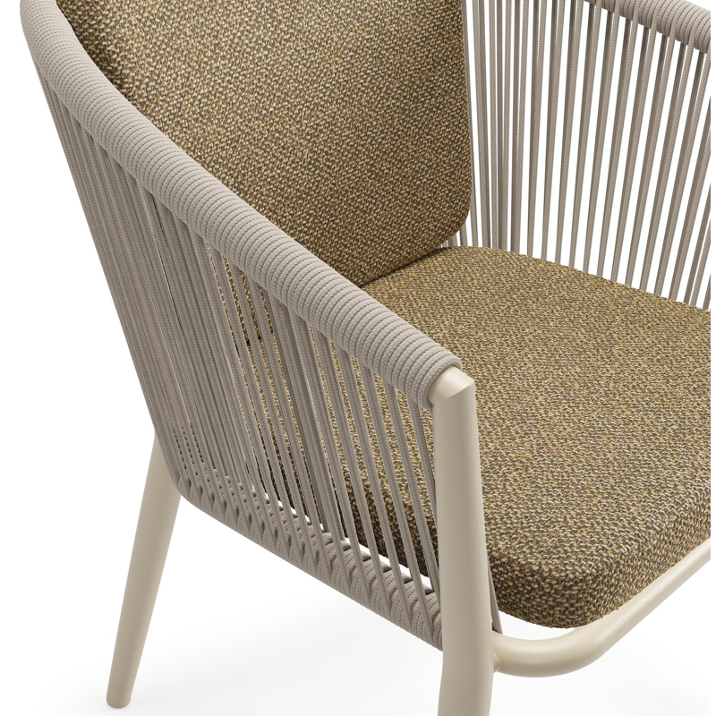 Orso tuinstoel in beige aluminium en beige verticaal geweven ronde rope met zitkussen in All Weather Cosytica Madagascar Walnut