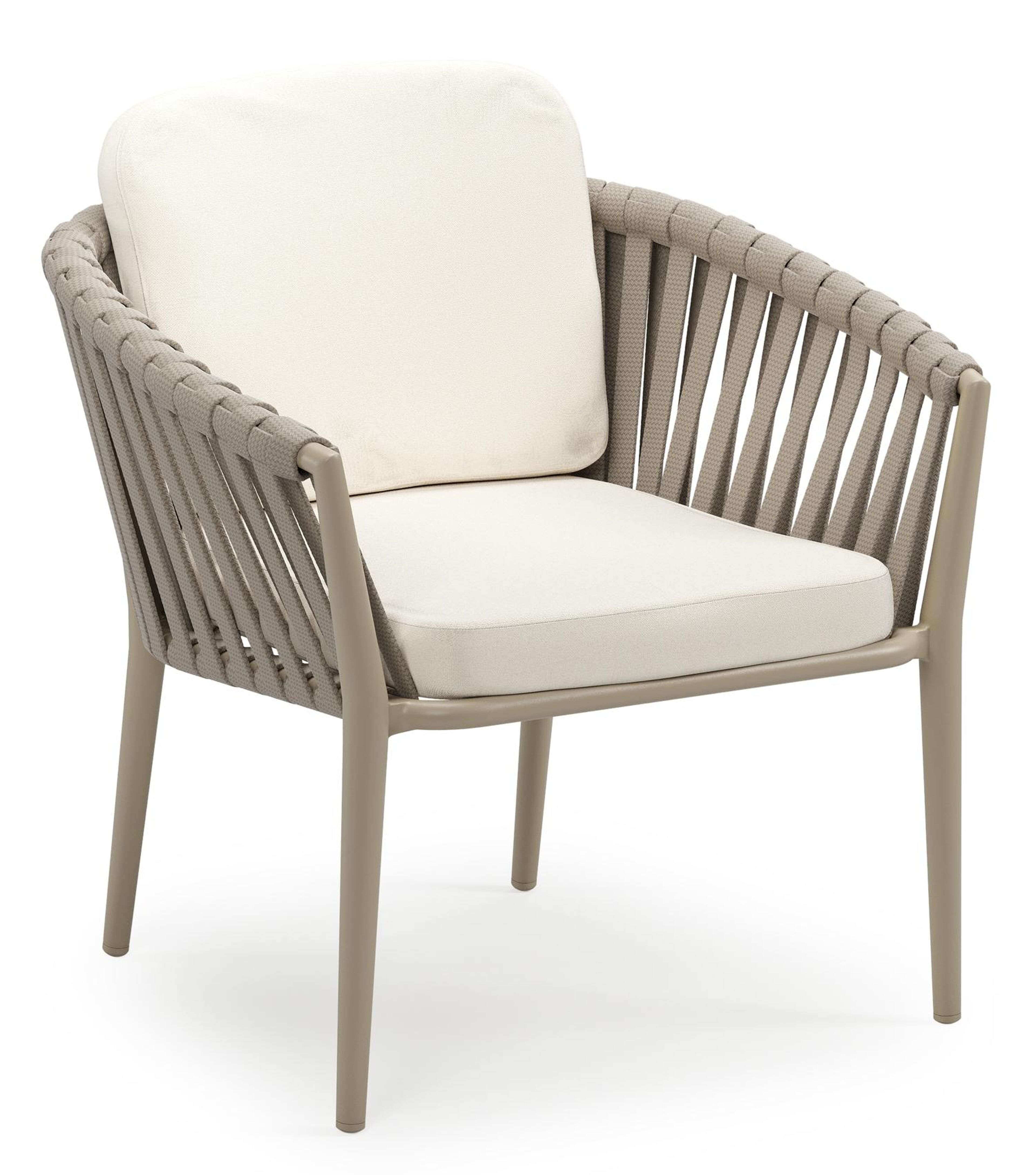 Orso low dining tuinstoel in beige aluminium en beige verticaal geweven luxe vlakke brede rope met stoelkussen in All Weather Sunbrella® Luxe Natte White