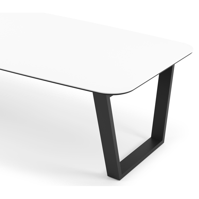 Table de jardin Pagino forme de bateau en aluminium noir et céramique pleine Arctic White - Lg. 315 x Lrg. 115 x Haut. 73 cm