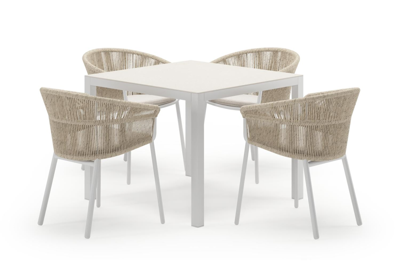 Feltro tuinset in wit aluminium en beige sintered stone met 4 stapelbare Matera tuinstoelen met kussens.