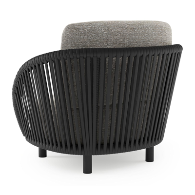 Lupino loungestoel in zwart aluminium en zwart verticaal geweven luxe vlakke brede rope met tundra pepper all weather sunbrella® luxe kussen