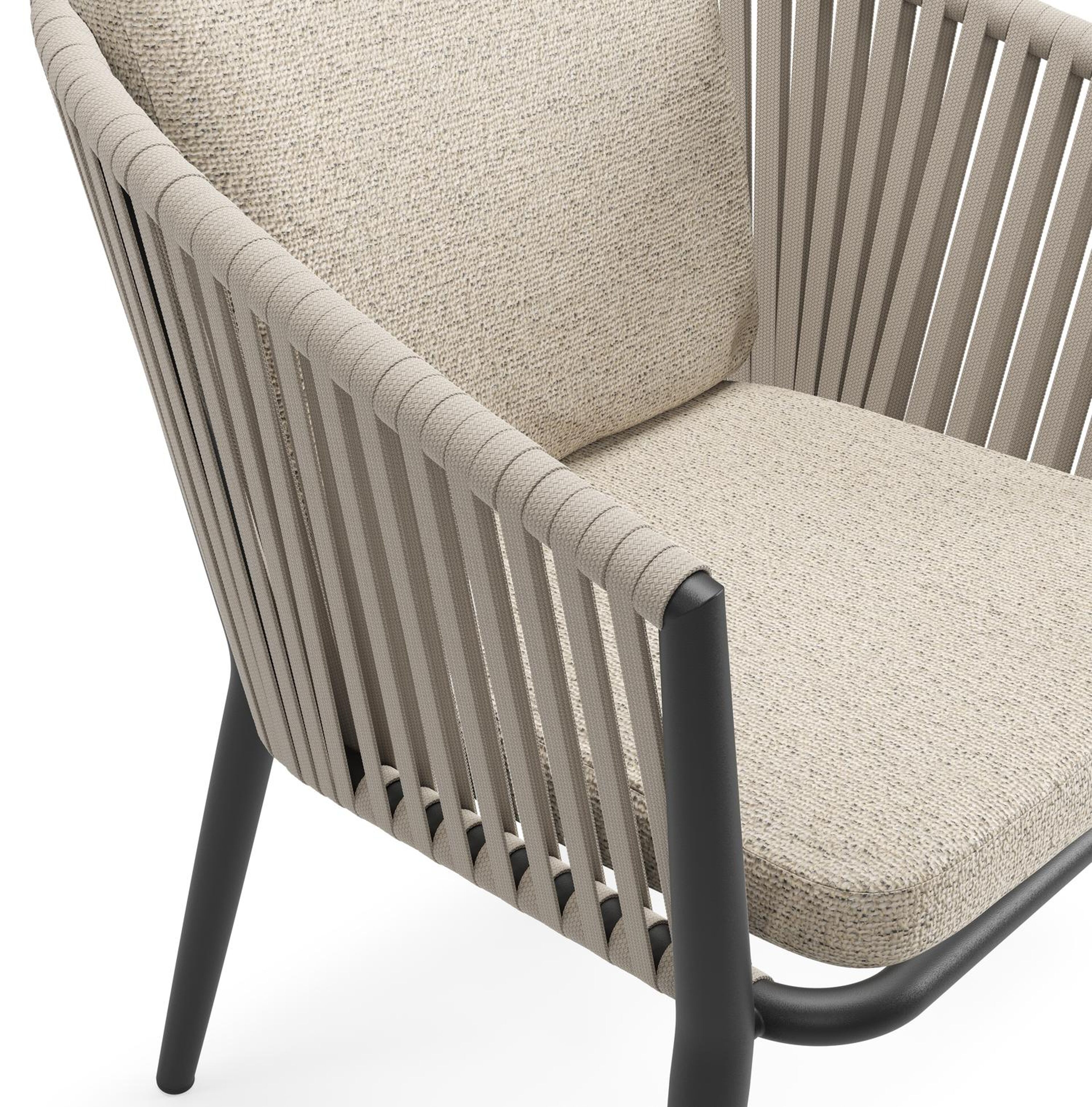 Orso tuinstoel in zwart aluminium en beige verticaal geweven vlakke rope met luxe zitkussen in All Weather Cosytica Marbella Beige