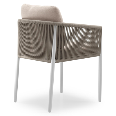 Organo tuinstoel in beige aluminium en beige verticaal geweven luxe vlakke rope met stoelkussen in All Weather Sunbrella® Luxe Wander Pilat