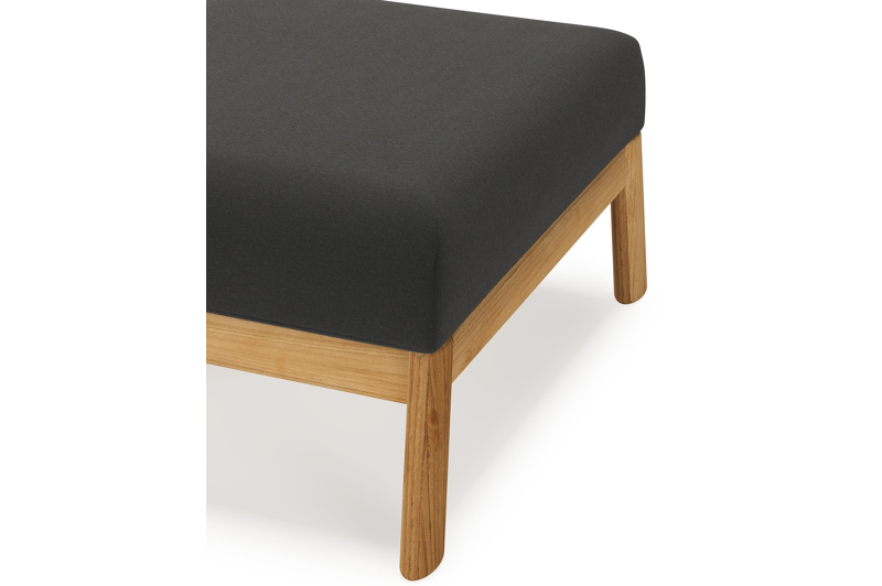 Amaro poef in teak met natte sooty all weather sunbrella® luxe kussen