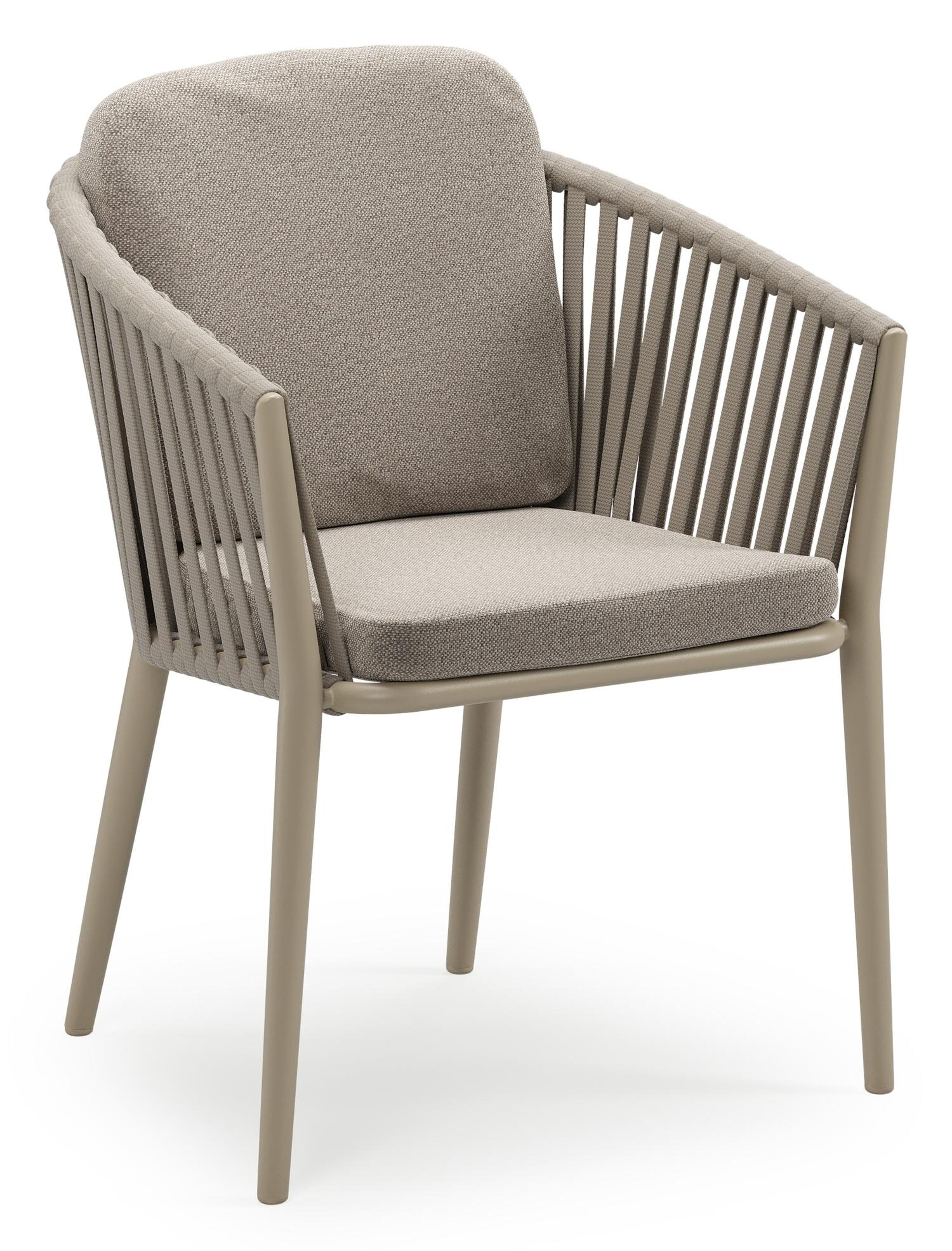 Orso stapelbare tuinstoel in beige aluminium en beige verticaal geweven luxe vlakke brede rope met stoelkussen in All Weather Sunbrella® Luxe Savane Coconut