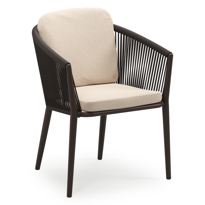 Orso stapelbare tuinstoel in donkerbruin aluminium en donkerbruin verticaal geweven ronde rope met stoelkussen in All Weather Sunbrella® Luxe Heritage Papyrus