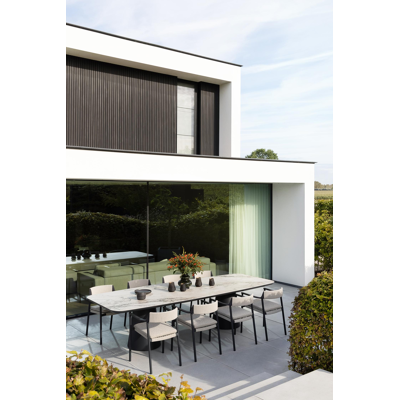 Fiordo tuinstoel in zwart aluminium en beige vierkant geweven ronde rope 