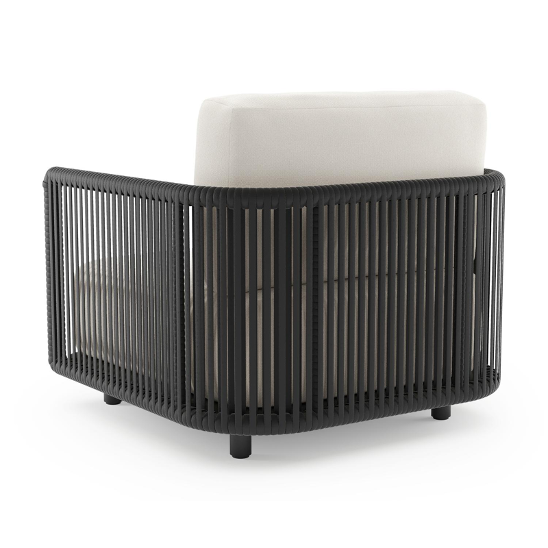 Organo loungestoel in zwart aluminium en zwart verticaal geweven luxe vlakke rope met savane white all weather Sunbrella® luxe kussen