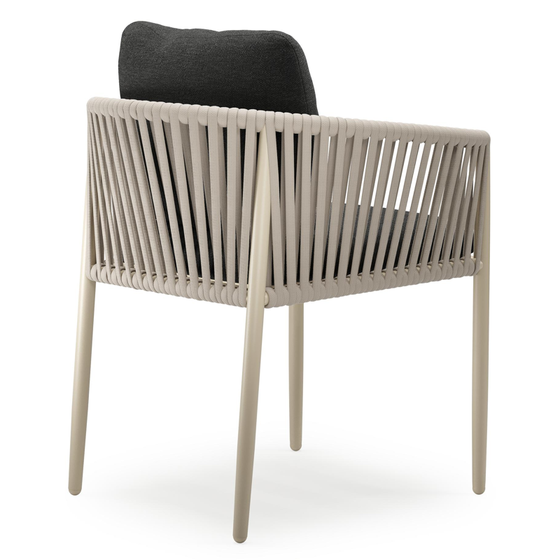 Organo tuinstoel in beige aluminium en beige verticaal geweven luxe vlakke rope met zitkussen in All Weather Sunbrella® Luxe Chartres Sooty