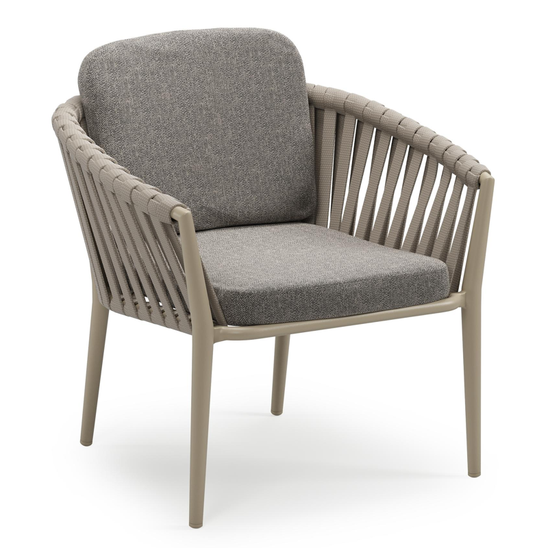Orso low dining tuinstoel in beige aluminium en beige verticaal geweven luxe vlakke brede rope met stoelkussen in All Weather Sunbrella® Luxe Chartres Drizzle