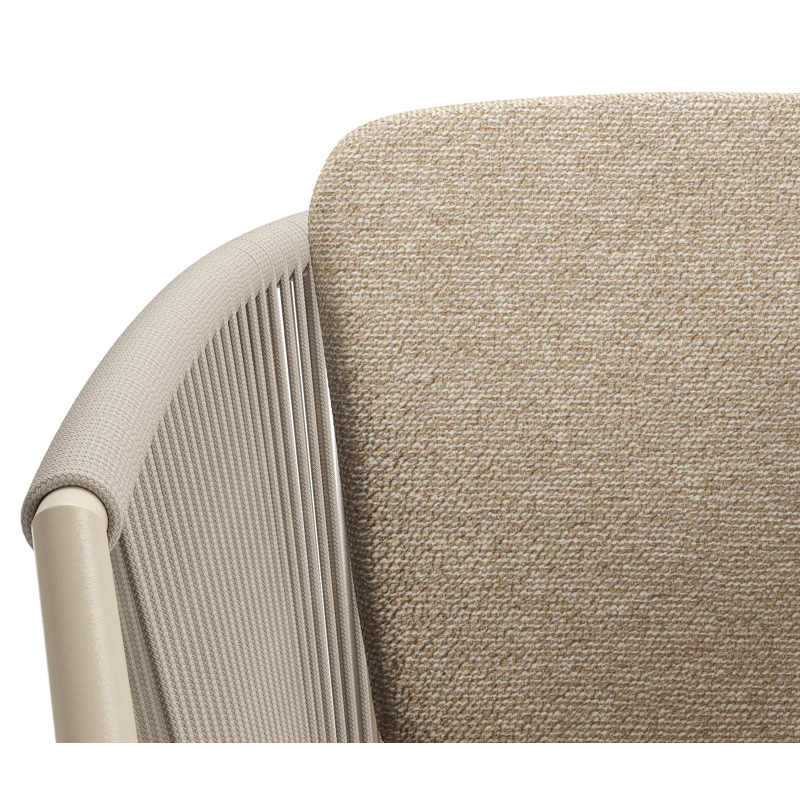 Chaise de jardin empilable Orso en aluminium beige et corde ronde tissée carrée beige avec coussin en Chêne de Madagascar All Weather Cosytica