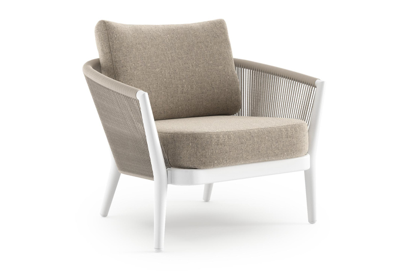 Fauteuil de jardin Orso en aluminium blanc en corde ronde tissée verticalement beige et coussins en all weather sunbrella® luxe Chartres Pewter