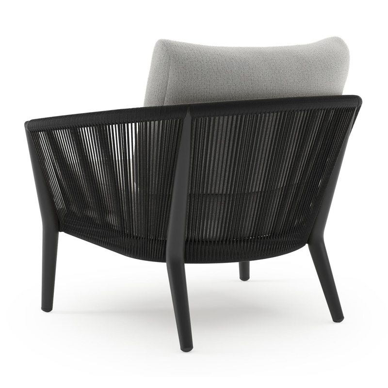 Orso loungestoel in zwart aluminium en zwart verticaal geweven ronde rope met Savane Nimbus all weather sunbrella® luxe kussen