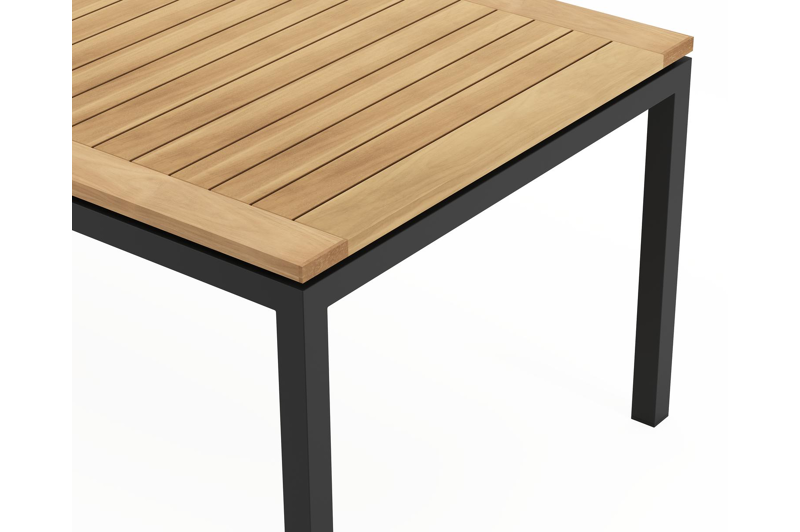 Amalfi tuinset met verlengbare tafel in zwart aluminium en teak tafelblad met 8 stapelbare Amalfi tuinstoelen