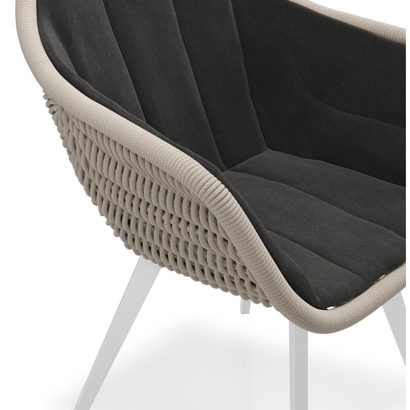 Pagino tuinstoel in wit aluminium en beige verticaal geweven ronde rope met zitkussen in All Weather Sunbrella® Luxe Natte Sooty