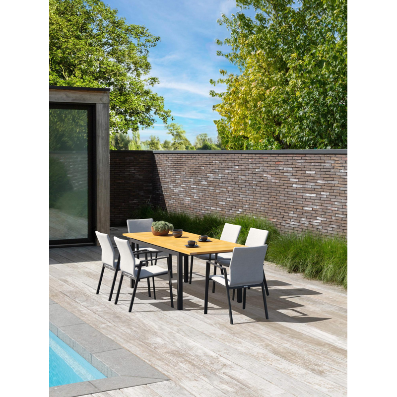 Ensemble de jardin Amalfi avec table extensible en aluminium noir avec plateau de table en teck et 6 chaises de jardin empilables Madura