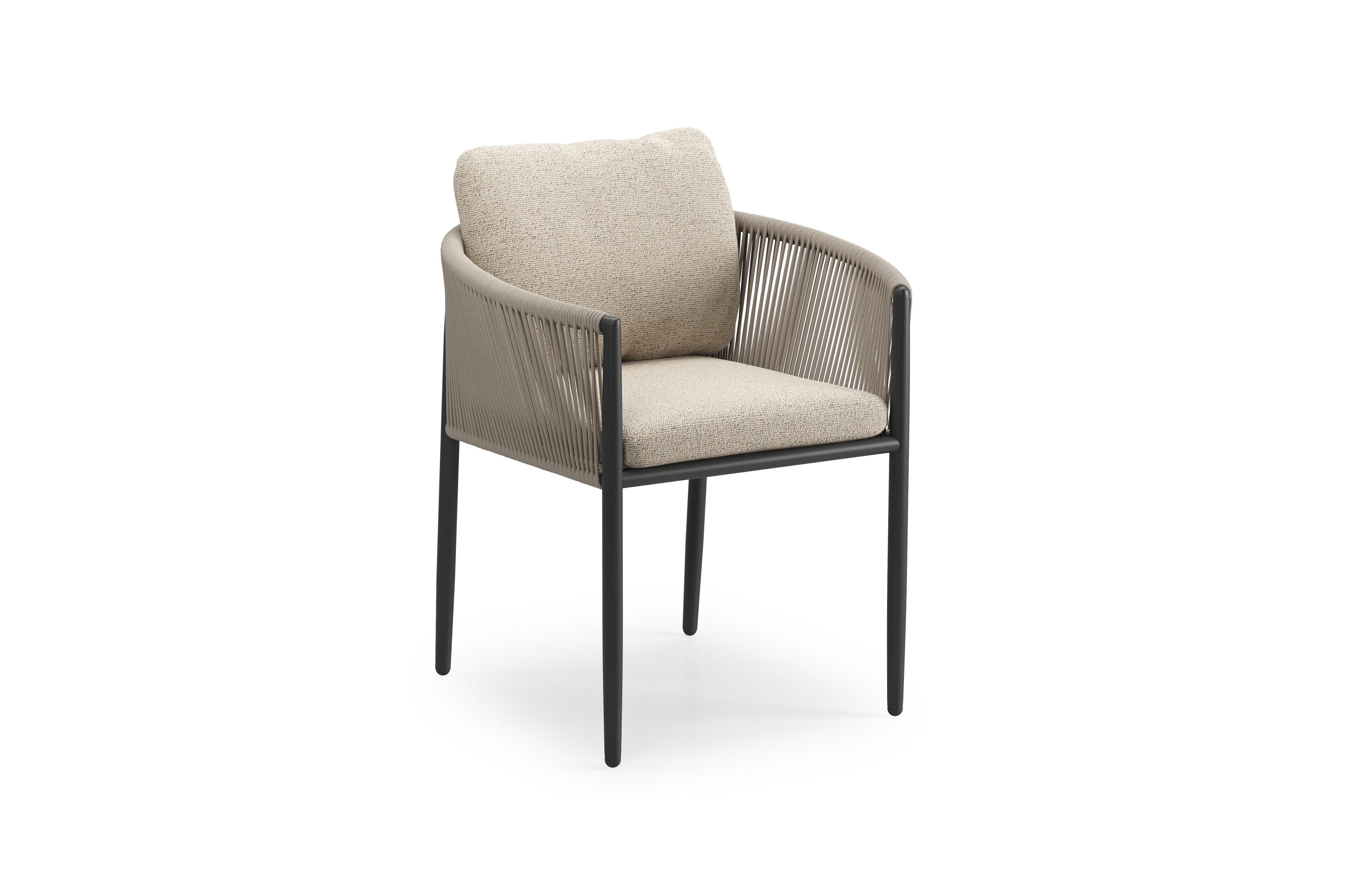 Organo tuinstoel in zwart aluminium en zwart verticaal geweven ronde rope met stoelkussen in All Weather Cosytica Marbella Beige