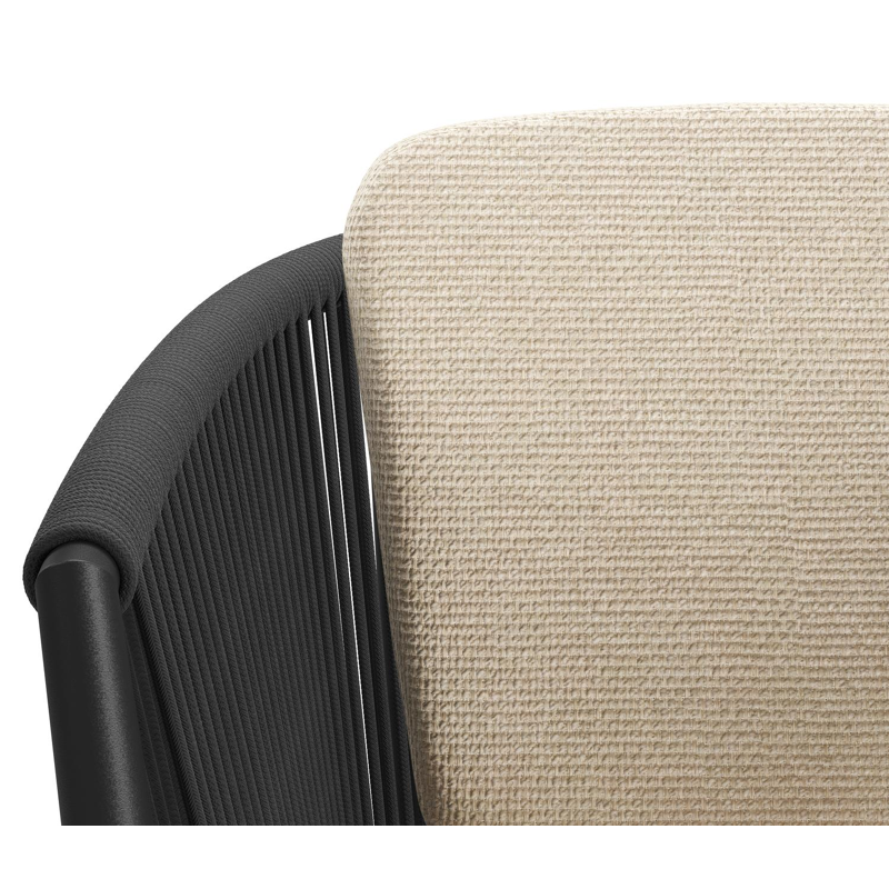 Orso tuinstoel in zwart aluminium en zwart verticaal geweven ronde rope met zitkussen in All Weather Cosytica Althea Chalk