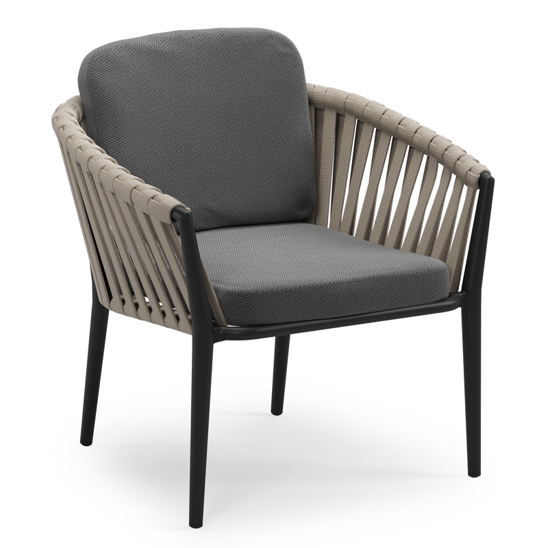 Orso low dining tuinstoel in zwart aluminium en beige verticaal geweven luxe vlakke brede rope met stoelkussen in All Weather Sunbrella® Luxe Lopi Shadow