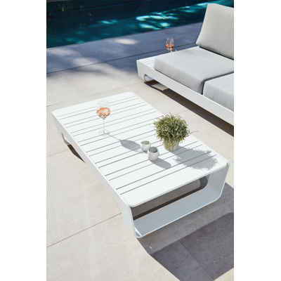 Table basse Atessa en aluminium blanc - Lg 117,5 x larg. 70 x H 30 cm