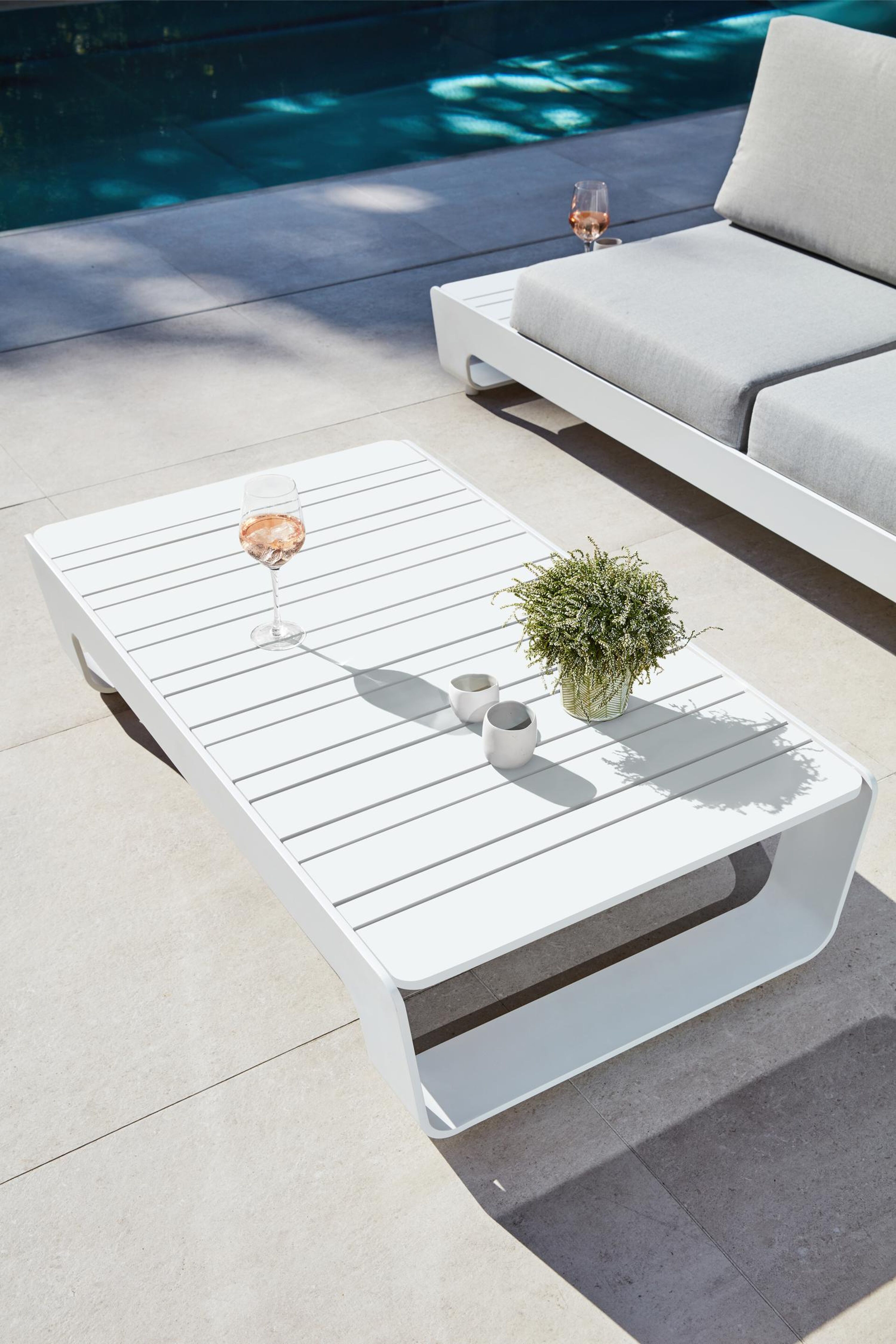 Atessa loungetafel in wit aluminium - L 117,5 x B 70 x H 30 cm