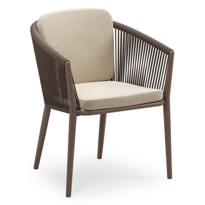 Orso stapelbare tuinstoel in taupe aluminium en taupe verticaal geweven ronde rope met stoelkussen in All Weather Cosytica Althea Chalk