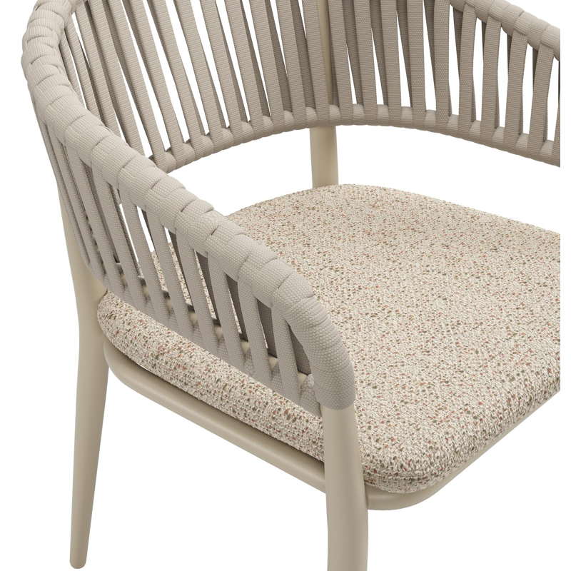 Tolfa stapelbare tuinstoel in beige aluminium en beige verticaal geweven luxe vlakke brede rope met stoelkussen in All Weather Cosytica Bora Jungle