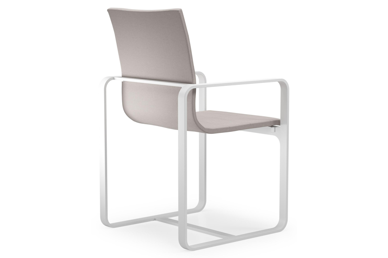 Atessa tuinstoel in wit aluminium en beige luxe textilene