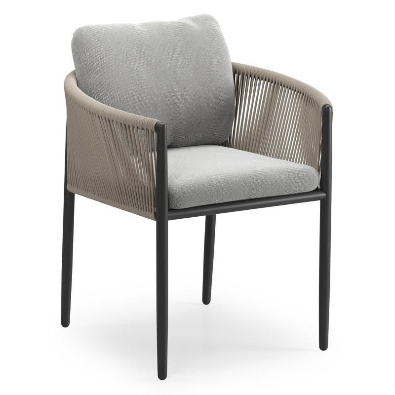 Organo tuinstoel in zwart aluminium en zwart verticaal geweven ronde rope met stoelkussen in All Weather Sunbrella® Luxe Savane Grey