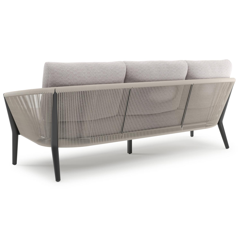 Orso loungeset in zwart aluminium en beige verticaal geweven ronde rope met Wander Gobi all weather sunbrella® luxe kussen