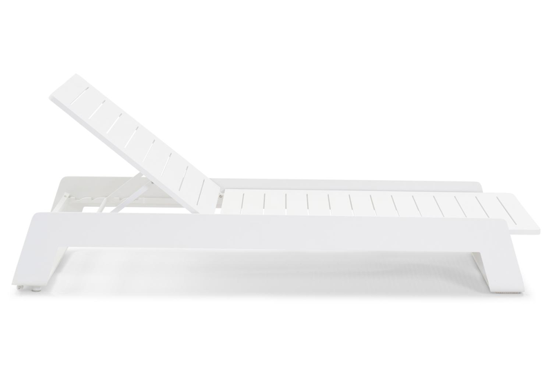 Atessa verstelbaar ligbed in wit aluminium met savane nimbus all weather sunbrella® luxe kussen