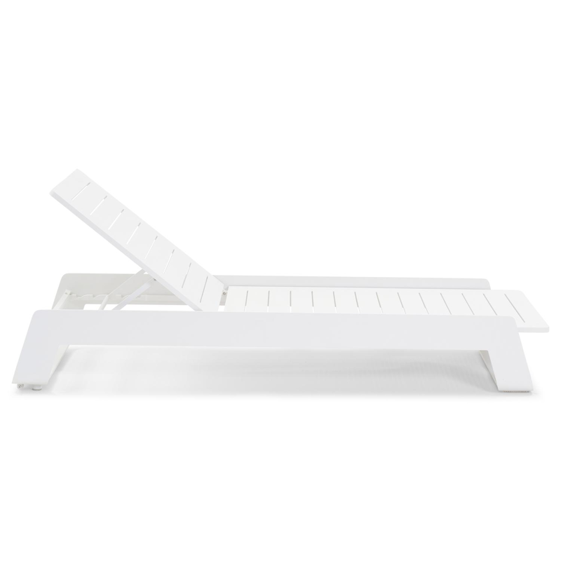 Atessa verstelbaar ligbed in wit aluminium met savane nimbus all weather sunbrella® luxe kussen