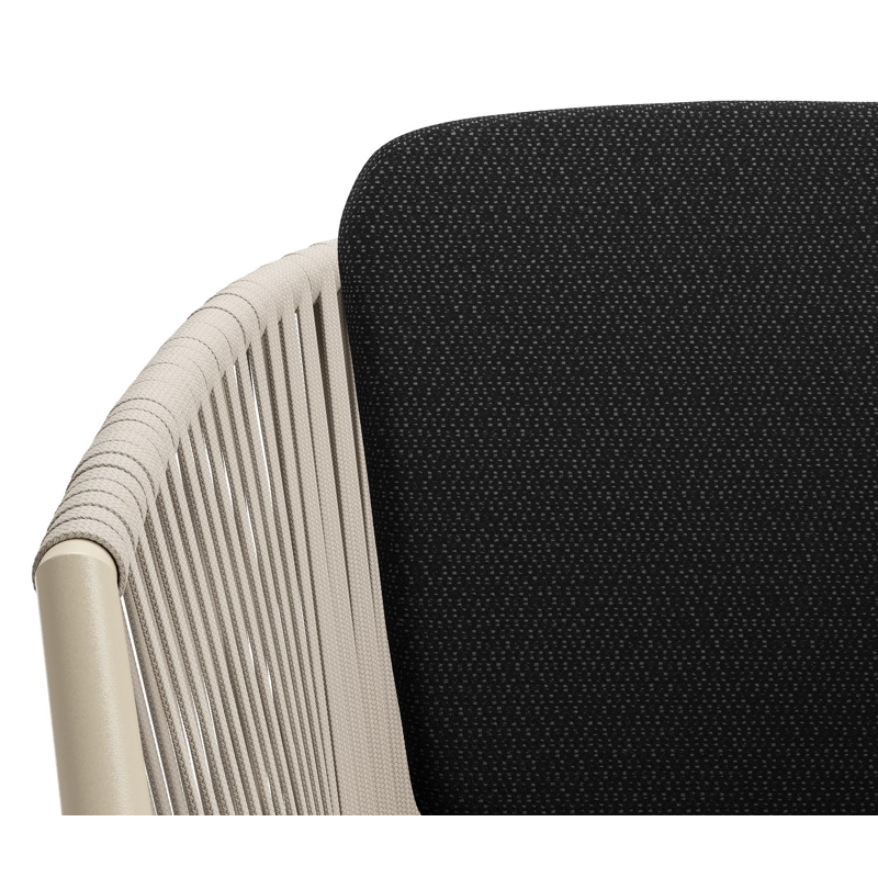 Chaise de jardin Orso en aluminium beige et corde plate tissée verticalement beige avec coussin en All Weather Sunbrella® Luxe Lopi Baribal