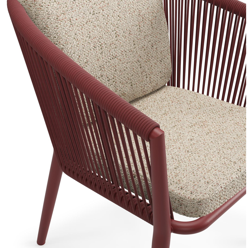 Orso tuinstoel in ruby aluminium en ruby verticaal geweven ronde rope met luxe zitkussen in All Weather Cosytica Bora Jungle