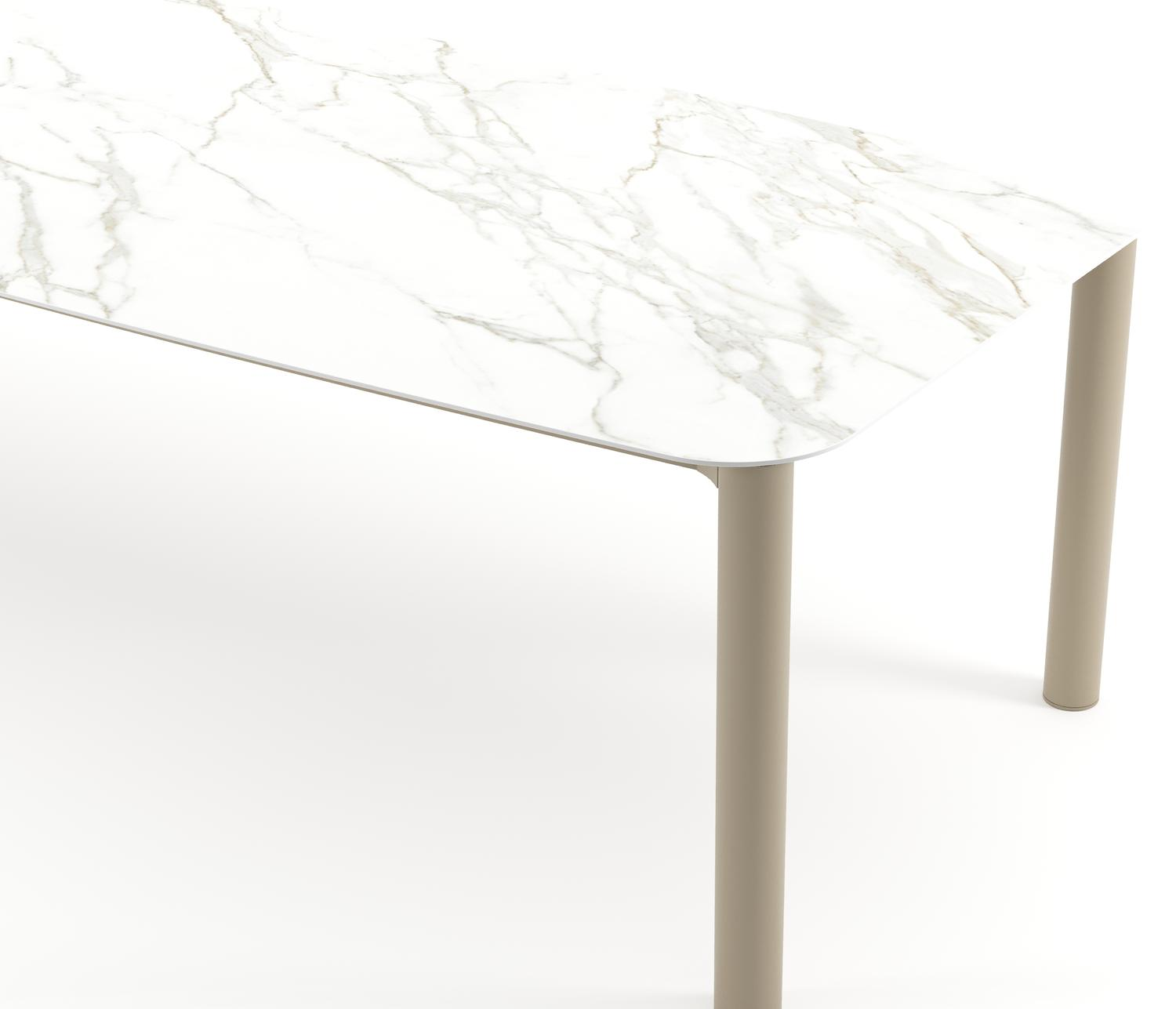 Orso tuintafel bootvorm in beige aluminium en volkeramiek Calacatta - L 315 x B 115 x H 74.5 cm