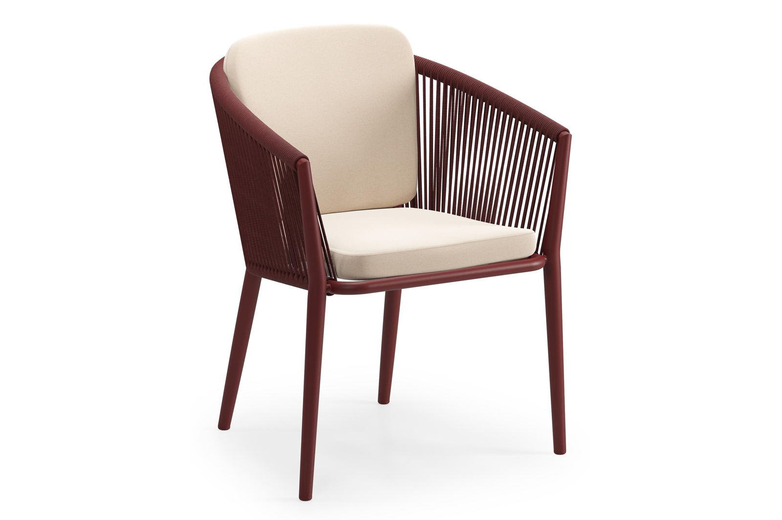 Chaise de jardin Orso en aluminium ruby et corde ronde tissée verticalement ruby avec coussin en All Weather Sunbrella® Luxe Natte Linen Chalk