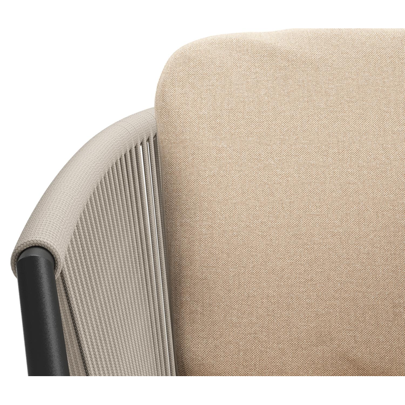 Orso tuinstoel in zwart aluminium en beige verticaal geweven ronde rope met luxe zitkussen in All Weather Sunbrella® Luxe Natte Heather Beige
